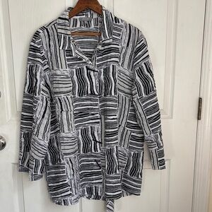 Habitat Black white lightweight textured asymmetrical button down blouse sz XL